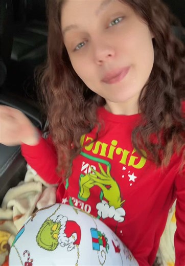 Pimple patch no makeup in pj yeah I’m her confidence is key 😉 MERRY CHRISTMAS🎄❤️