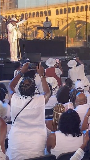 THE ISLEY BROTHERS LIVE!
