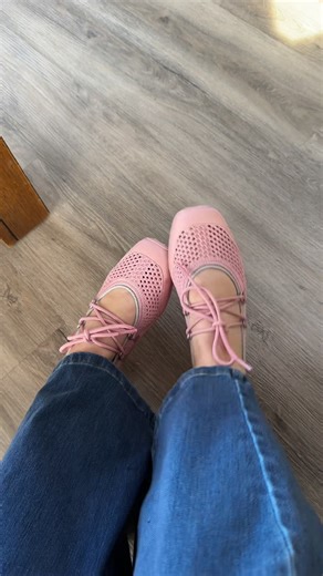 The cutest little pink flats from VIVAIA, perfect for spring! These shoes are made from an airy mesh with a nice cushioned insole that feels SO comfortable! They finally released on the website in a few colours and I am strongly considering getting a second pair! I love the laces and the shape that give them a very ballet-esque look 🩰 they come with a second set of flat laces and some cute floral charms to add as well! @VIVAIA #vivaia #balletflat #shoes #newshoes #pink