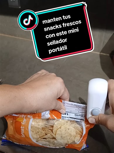 Aparece el Mini Bag Sealer “Su tecnología de doble función te permite sellar y cortar con un solo dispositivo. Perfecto para snacks guardado en un cajón “Pequeño, portátil y recargable. Llévalo donde quieras y conserva tus alimentos frescos al instante. “Mini Bag Sealer Segamcho. Práctico, rápido y seguro. ¡Haz tu vida más simple!” #MiniBagSealer #BagSealer #Segamcho #SelladorDeBolsas #CocinaPráctica