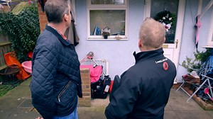 722K views · 5.6K reactions | After hurling abuse at the landlord when being served with an eviction, she pleads for more time when the bailiffs arrive at her door. #ExtremeNightmareTenants #NightmareTenantsSlumLandlords | Banijay Documentaries | Facebook