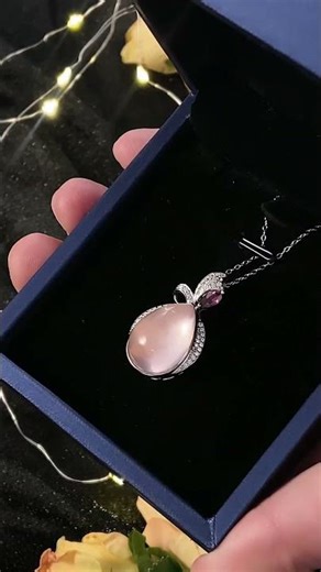 Minimalist Accessories Guide | Pear Pink Crystal Necklace Review | Jewelhalo