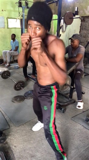 Shadow boxing 🥊 😂 #motivation #fitnessmotivation #fitness #shadowboxing