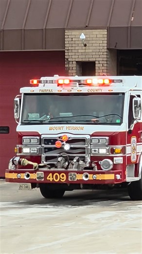 Fairfax County Fire & Rescue Engine 409 Responding #Shorts #fireapparatus #gogetembrothers