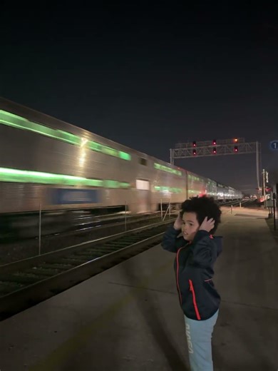 Metra train go fast at Brookfield