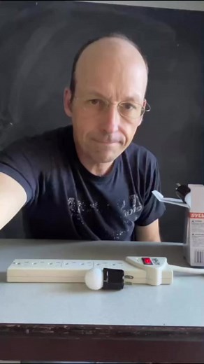 What’s the difference between #incandescent #compactfluorescentlights and #ledlights ? #physics #science #physicsdemo #energy #thermal #flir #teledyne | Rhett Allain