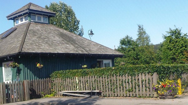 How Tech Billionaires Are Designing Houses That Move and Morph