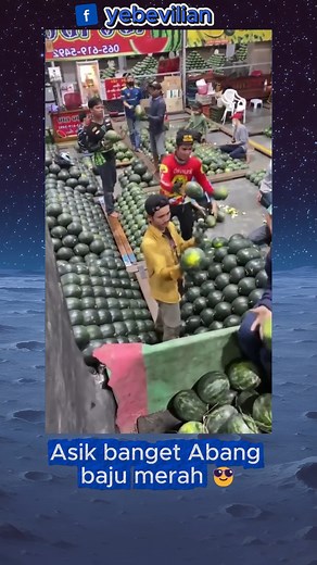 Abang baju merah Pro Player 😂 #AutoNgakak,#LucuBanget,#VideoReceh,#KocakParah,#FYP,#ViralHariIni,#KontenLucu,#YebeVilian,#EndingTakTerduga,#NgakakTerus,#LucuParah,#MomentKocak,#HumorIndonesia,#VideoViral2025,#KetawaDulu | Yusuf Bahtiar