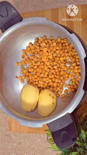 See this new way to make black chickpea curry and you'll forget all the old recipes | Kale Chane ...