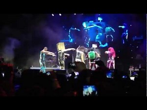 Redfoo of LMFAO - Party Rock Anthem (Live in Mexico city)