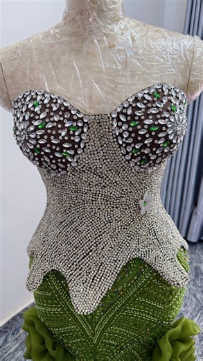 ZENNYÌAT on Instagram: "Hand beading process … 5,040 claw stones was used 💚 . . . Dress @zennyiat . . #process #dressmaking #explore #wedding #nigerianweddings"