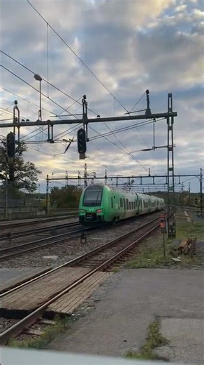 X74 VR Snabbtåg passerar Älvsjö mot Göteborg C.