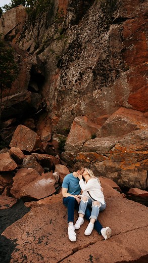 MINNESOTA WEDDING PHOTOGRAPHER AND VIDEOGRAPHER on Instagram: "Things I will not have at my wedding from a professional wedding photographer (Part 3) 1.) This is going to be VERY controversial, but I won’t have a wedding party 🫣 For me, I would rather not have my favorite people feel obligated, spend money, or stand for 30 minutes. I personally don’t feel like there’s a good enough reason to have one! I want my peeps to still get ready with me and enjoy the day, but without extra responsibiliti