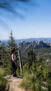 BLACK ELK PEAK TRAIL GUIDE 🥾 Save for future planning! ✍️ 🚨Please remember to respect the environment by leaving no trace, staying on trail, packing out all of your trash (even food waste!), and downloading offline trail maps. Black Elk Peak is the tallest peak in South Dakota!⛰ Location: Custer State Park, South Dakota Length: 7 miles round trip Elevation Gain: 1,100 ft Difficulty: moderate Route Type: out and back About the hike: There are several routes you can take starting at different tr