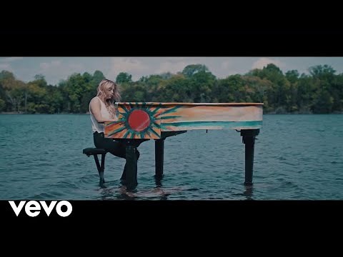 Lindsay Ell - Dreaming With A Broken Heart (Official Music Video)