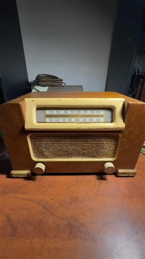 Crunchy Tube Amps on Instagram: "1942 was a great year for music and the devices that played it:)#antique #restoration #jazz #rock #blues"