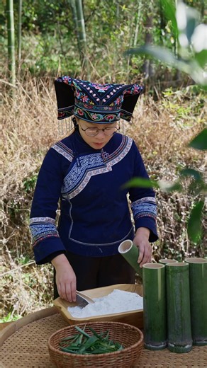 In ancient times, there was no toothpaste, but when it came to cleaning teeth, they were far more meticulous than now. #toothpowder #traditionaltoothpast | Starcast