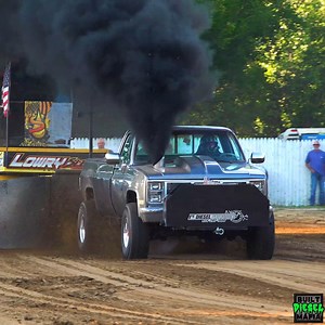 Joe Coonrod's "Phantom 309" square Body pounding the dirt in Indiana Pulling League action. idaville, IN 2024 #diesel #truckpull | BUILT Diesel MAFIA