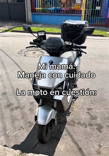 Mi Poderosa Tesla y la Moto en Bogotá