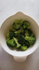 These broccoli patties are crispy on the outside and soft and tender on the inside. They freeze well and are a fun way to incorporate broccoli into a meal! Grab the recipe below! https://feedingtinybellies.com/broccoli-patties/ | Feeding Tiny Bellies