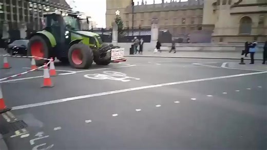 ✊🚜 Farmers and their tractors have returned to Westminster today as the Finance Bill comes before MPs for its second reading 📹 Farmers For Action (Northern Ireland) | Britain Today