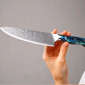 "A timeless knife, a sensory feast." ▎Why is this knife set worth treasuring for a lifetime? ✅ Deep-sea abalone shell handle - Each piece comes from the depths of the Indian Ocean, like flowing aurora borealis, radiating a rainbow of vibrant colors. ✅ 67 layers of Damascus steel (33 layers x 2 VG10 steel core), with a hardness of HRC62, incredibly sharp, capable of cutting even a hair. ✅ One-piece full tang forging - Forged from a single piece of steel from tip to handle, making cutting meat and