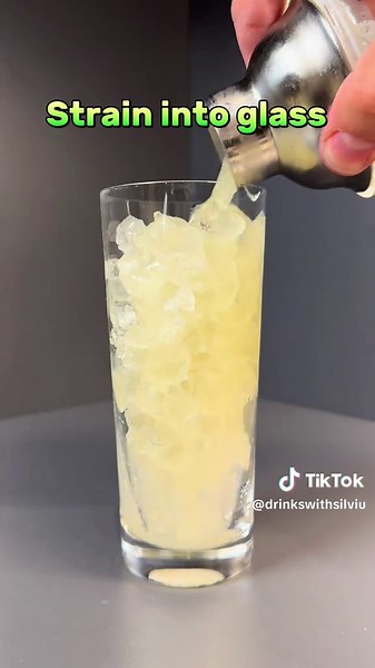 Tropical Swizzle: Refreshing Cocktail Recipe