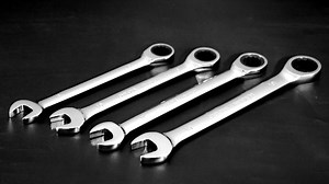 Watch HOHXEN 13-Piece Ratchet Wrench Combination Spanners Set Metric MM Gear Box Open End 6-18mm on Amazon Live