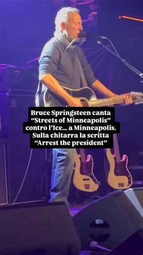 𝙇𝙞𝙗𝙚𝙧𝙖 - 𝙌𝙪𝙤𝙩𝙞𝙙𝙞𝙖𝙣𝙤 & 𝙄𝙣𝙛𝙤𝙧𝙢𝙖𝙯𝙞𝙤𝙣𝙚 on Instagram: "Bruce Springsteen è a Minneapolis per protestare contro le azioni dell'Ice. Il leggendario musicista è salito sul palco di un evento di raccolta fondi per Renee Good e Alex Pretti nello storico locale First Avenue nel centro di Minneapolis. Le voci su una sua possibile apparizione erano circolate tra il pubblico, e l'energia in sala è cresciuta già prima del suo arrivo. Springsteen, con le parole Arrest The President s