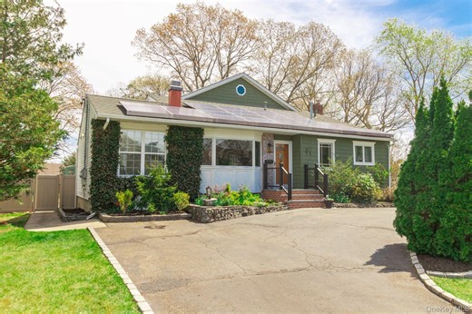 11 Harvest Ln, West Islip, NY 11795 - MLS 990994 - Coldwell Banker
