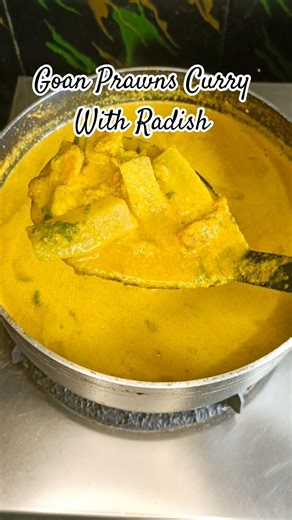Goan Authentic Prawns Curry Recipe | Prawns Curry With Radish #shorts #ytshorts #goancurry #goanfood