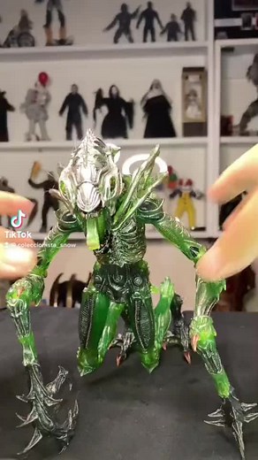 Detailed Alien Action Figure Showcase and Posing