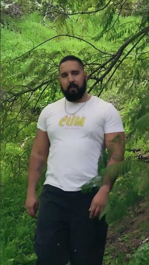 We all know that look 👀 #sniffiescurious #lgbtq #gay #queer #cruising #park #outdoors