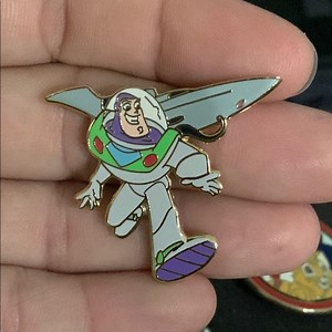 Disney Store Pin Buzz Lightyear LE 1000 Buzz Lightyear Enamel Pin