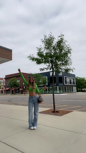 Lauren Raymond (@itslaurenraymond)’s videos with