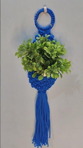 Easy macrame pot hanger / plant hanger DIY