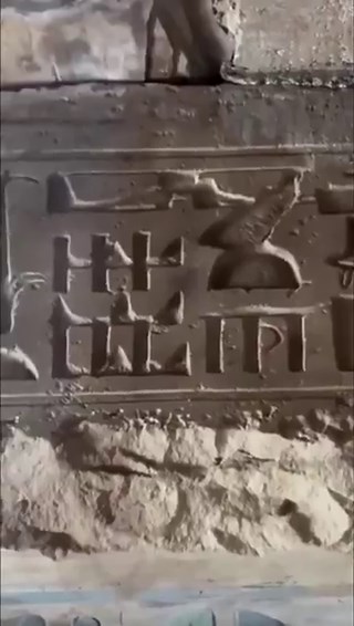 Rare video footage inside the Temple of Seti I at Abydos, Egypt – one of the most viral and hotly debated “mysteries” in ancient history.Dating back over 3,300 years, these intricate relief carvings on the temple walls appear to show unmistakable modern machines: a helicopter with rotor blades, what looks like a submarine or advanced airship, a jet-like aircraft, and possibly even a tank or futuristic vehicle. The glyphs are located in a side chamber, high up on the wall places where only a hand