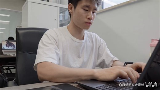 7天戒断多巴胺计划，重新掌控你的生活1. 去除一切可以简单获得快乐的娱乐app和活动，比如刷短视频，听音乐（在做高强度脑力活动时听音乐，其实是在寻求逃避脑力劳动的避风港），刷微博，QQ微信聊天等等娱乐活动2. 平时人在闲下来或休息的时候往往会刷视频打游戏，这样时间不知不觉就会过去，也会拖延之后本来应该去做的“正事”3. 然而戒掉这些活动之后，人在空闲或休息时，就会主动找事做，或者去做那些本应做但一直搁置的事4. 这样下来，人一天中的时间就会大量增加，原来用在手机娱乐活动上的时间会用于更加有意义的事，可利用时间更多，做事效率更高