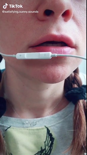 Relaxing ASMR Lip Smacking Mouth Sounds