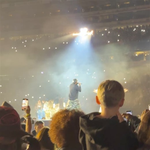 Lizzy Capri on Instagram: "Nyc"