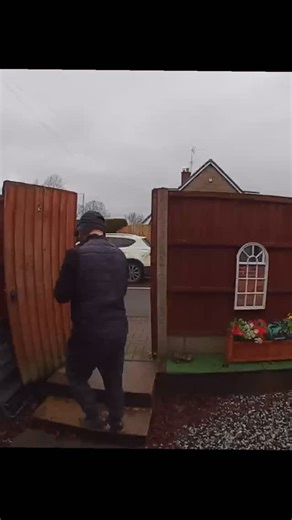 Austen Blakemore on Instagram: "That’s how you get your Evri courier driver to deliver your parcels to your door and NOT over your hedge or just simply on your drive way !! no more broken parcels or having them stolen off my drive #evri #ringdoorbell #ringcamera"