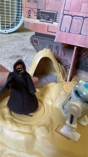 Jawa abducts R2-D2 #starwars #collector #cooltoy #collection ￼ #retrostarwars #toys #kenner