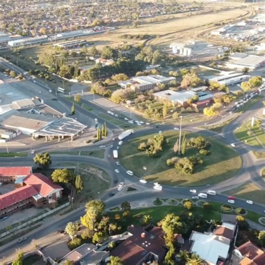 GEBRUIK 'CITY MENDER SA" en hou die munisipaliteit verantwoordbaar =========================== Hoe om 'n probleem aan te meld: * Soek vir 'n adres of klik direk op die kaart om 'n speld te plaas * Kies die tipe probleem wat jy wil rapporteer * Vul die vereiste besonderhede in * Dien jou verslag in om 'n verwysingsnommer te ontvang * Deel jou verslag met relevante owerhede direk nadat jy jou probleem ingedien het * Geen registrasie nodig nie - enigiemand kan probleme aanmeld! * Hou jou probleme o