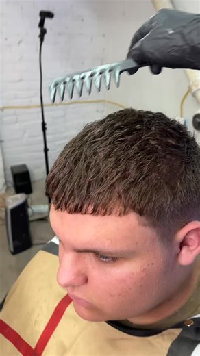 Sammy Franco on Instagram: "How to style French crop 💈🔥💨#barber #frenchcrophaircut #baltimorebarber #barbershopinmaryland #"