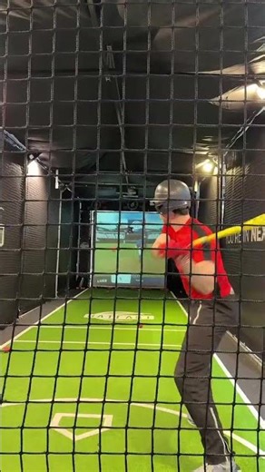 Warm up like a pro in our Baseball Perform Simulator! 🏟️⚾