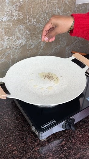 bindufinds on Instagram: "Roti ho ya grill—sab ek pan mein. 🔥 @homeessentials.insta Maifan Stone Non-Stick Coating – Food doesn’t stick, less oil needed Extra Large 42cm Size – Cook more in one go, perfect for family meals Ribbed Grill Surface – Drains excess oil for healthier cooking Even Heat Distribution – No burning, perfectly cooked food every time Multi-Heat Compatible – Works on gas, electric & induction stoves Ergonomic Wooden Handles – Comfortable grip, easy to move Easy to Clean – Qui