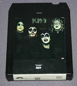 Kiss - Kiss