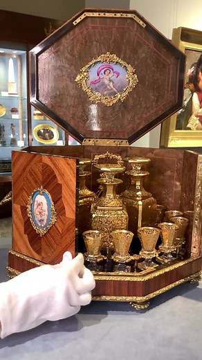 Exquisite Antique 19th Century Cave à Liqueur with Baccarat Crystal and Ormolu Details