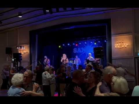 Sandins bjuder upp till dans