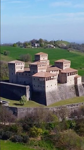 One of the most beautiful castles in Italy seen by drone: Torrechiara Parma